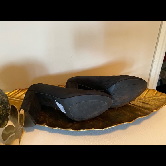 Le Chateau NEW- 4” Moda Heels - Picture 7 of 7